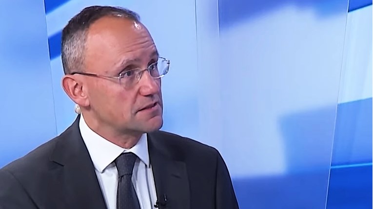 Analitičar: Ako ste oštećeni, javite se leasing kućama i tražite povrat novca