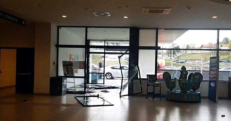 U Zagrebu se autom zabio u šoping-centar, i prije toga divljao