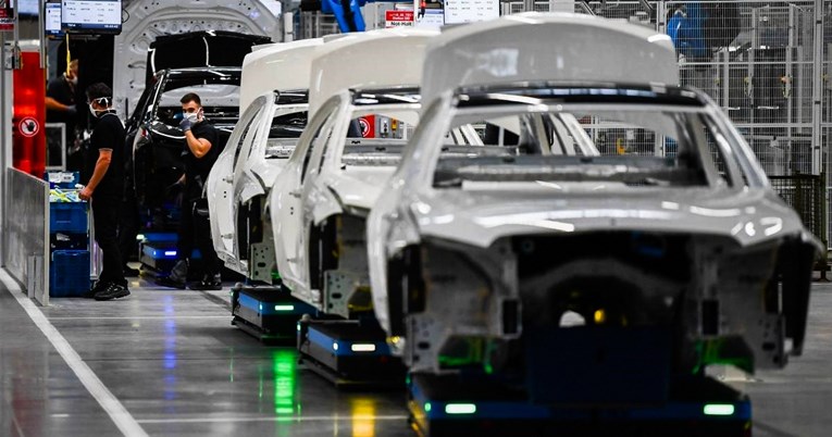 EU uvodi obavezan AI sustav za nove aute? Sam će usporiti ako se prekorači brzina