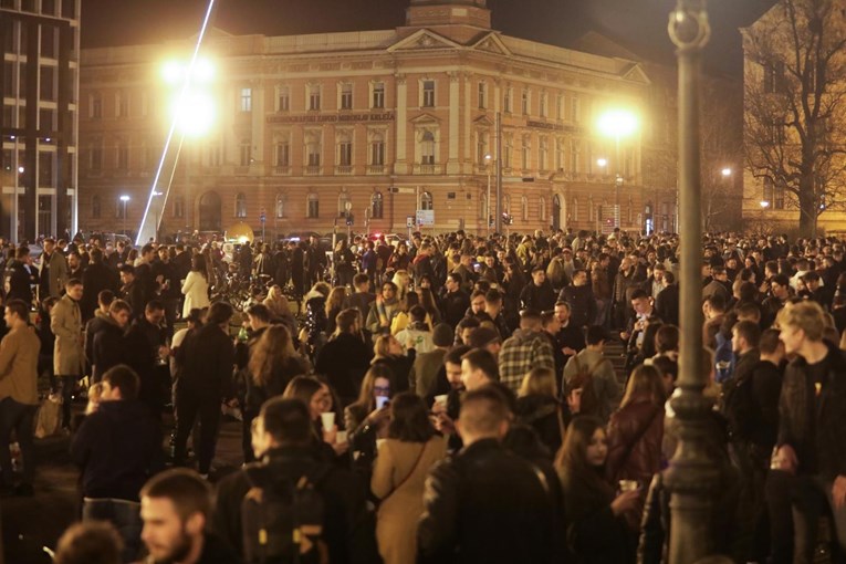 Sinoć se kod HNK okupile stotine mladih, izbila je masovna tučnjava