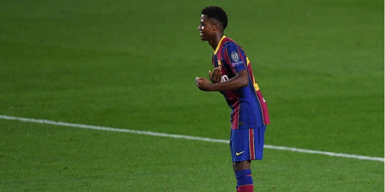 Evo zašto je Barcelonin wonderkid povijesni gol slavio klanjajući se suigraču