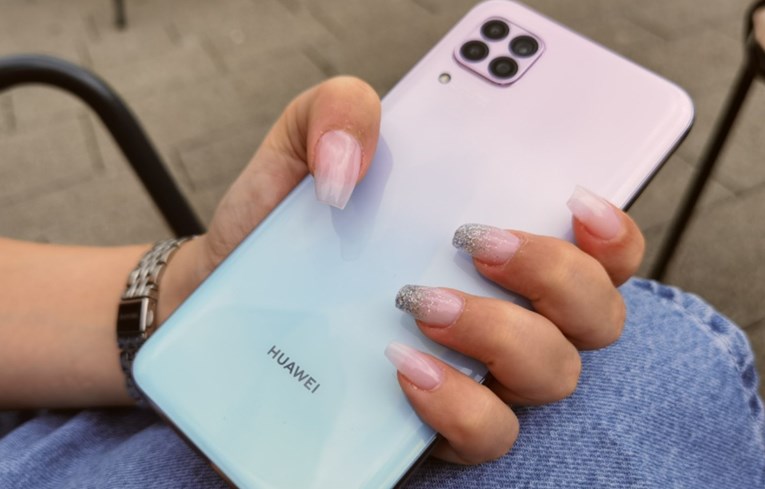 Isprobali smo novi Huawei P40 lite, atraktivan mobitel koji nudi puno za malo novca