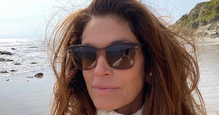 Cindy Crawford tvrdi da nevjerojatan izgled nakon 50. duguje doručku