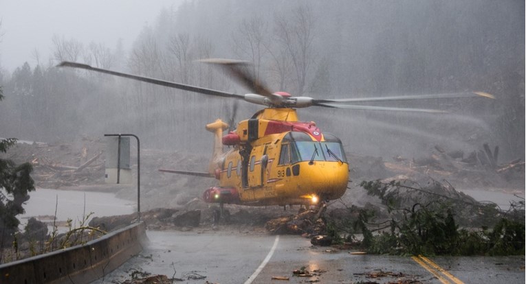 Poplave na zapadu Kanade uništile ceste, nekoliko gradova je potpuno odsječeno
