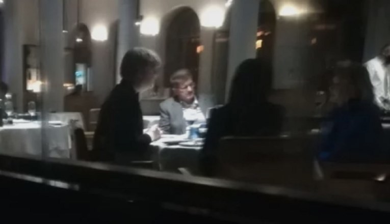 Gradonačelnik Opatije snimljen u restoranu, večerao s veleposlanikom