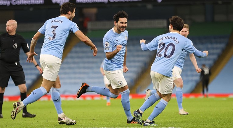 Manchester City pobijedio je Palace i zauzeo drugo mjesto. Stoper dao dva gola