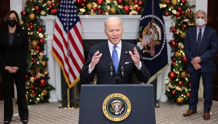 Biden: Omikron nije razlog za paniku