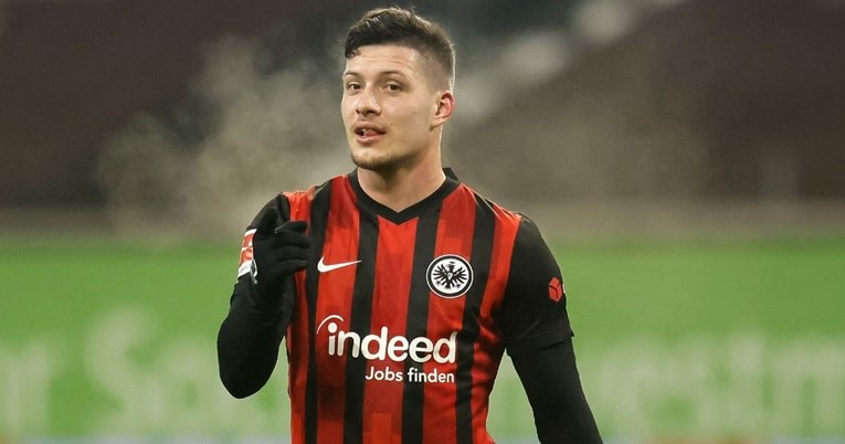 Jović ušao pa odmah zabio dva gola za Eintracht. Drugi gol je majstorski