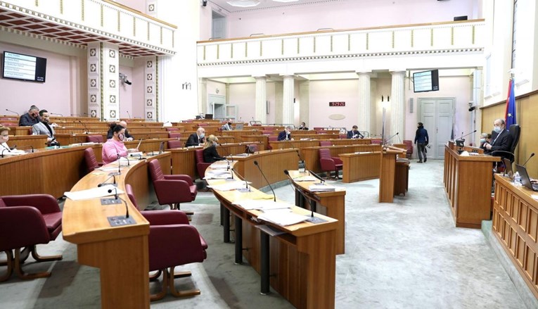 Rasprava o Ovršnom zakonu: Bačić rekao Daliji Orešković da je u jaslicama