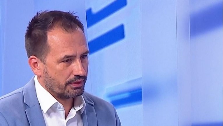Peternelu se raspada stranka, on objašnjavao kako bi mediji trebali raditi