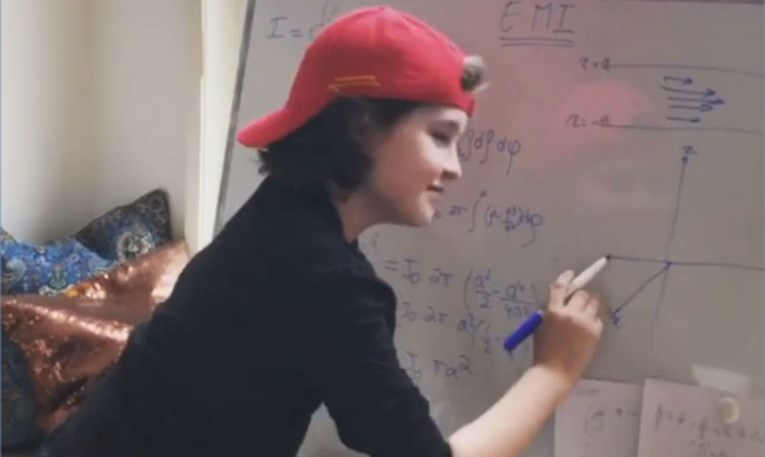 Ima 9 godina, do kraja godine će diplomirati, a onda upisuje doktorat
