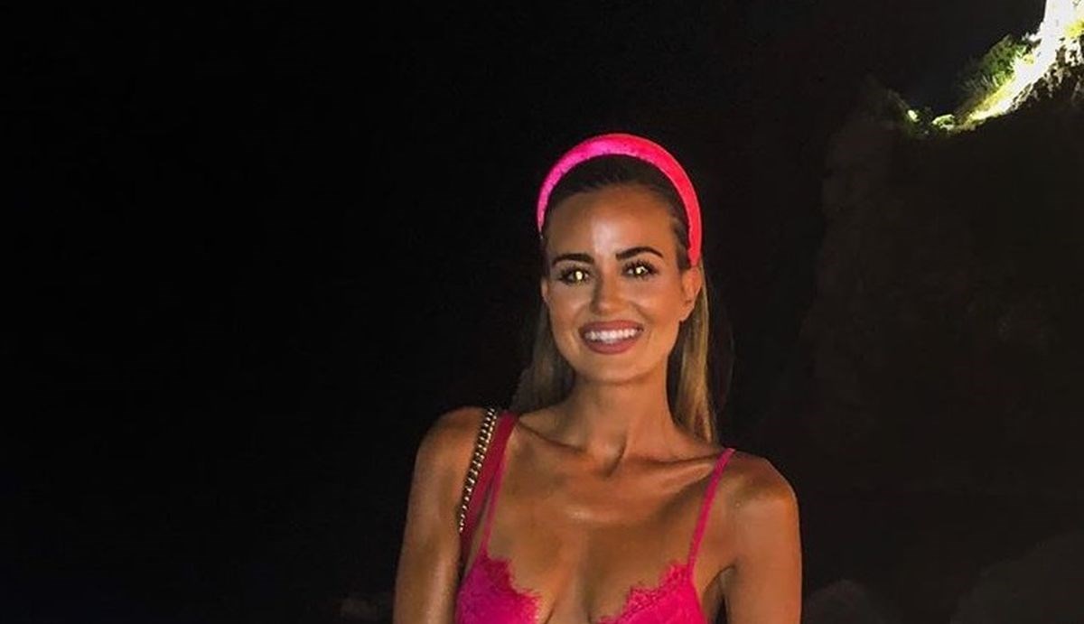 izlazi sa starijom djevojkom