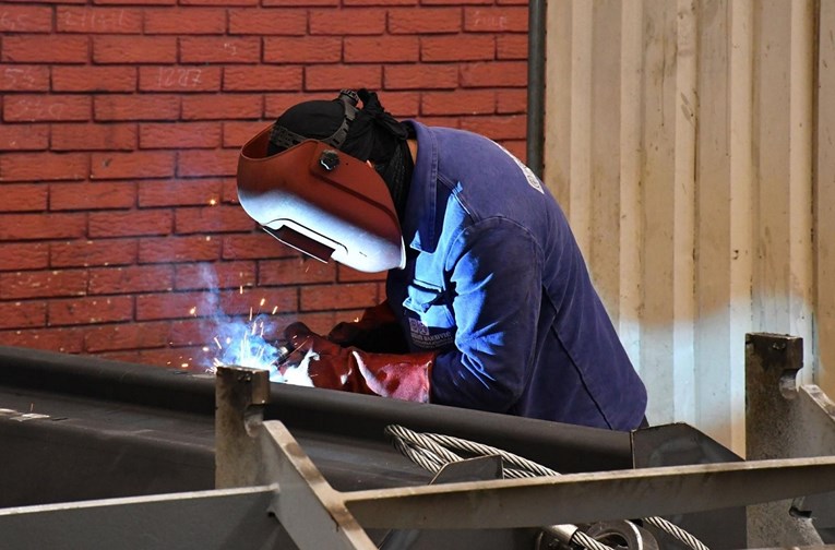 Državni zavod za statistiku: Industrijska proizvodnja pala deseti mjesec zaredom