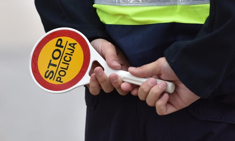 Vozio pijan, bježao policiji, a onda ih vrijeđao. Kažnjen s 11.200 kuna