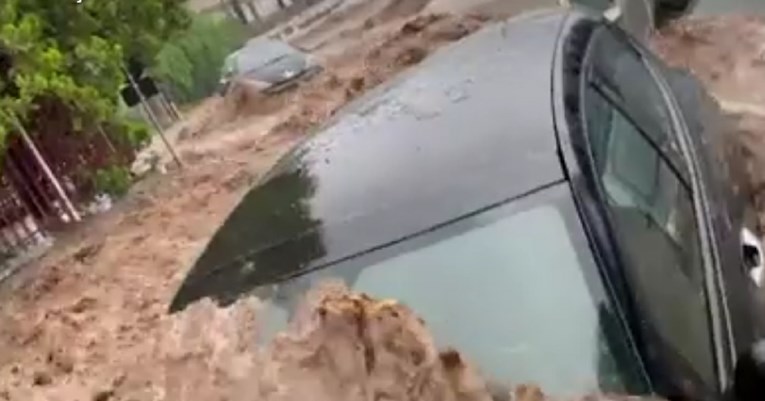 VIDEO Rijetki mediteranski uragan hara Italijom. Ogromne štete, poginuo muškarac...