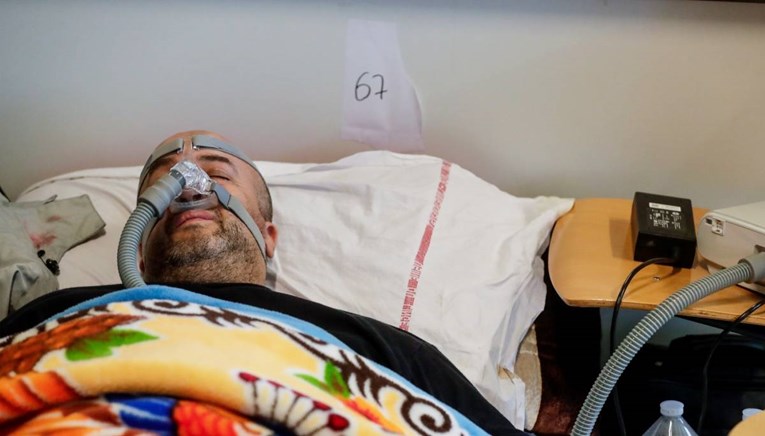 FOTO Migranti u Belgiji štrajkaju glađu, neki si zašili usta