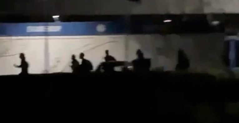 Uznemirujuće: Navijači Schalkea zamalo linčovali nogometaše. Spasili se bijegom
