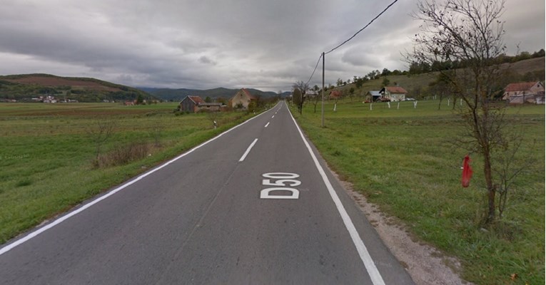 U teškoj nesreći kod Otočca poginula djevojčica (13). Jedna osoba teško ozlijeđena