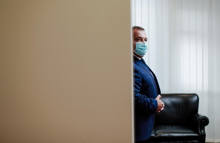 Muški glas na snimci kaže: "Pošalji mi to." Beroš: Ne znam jesam li to ja