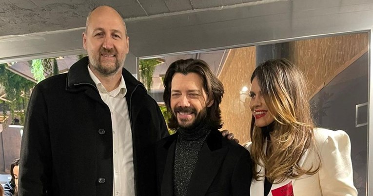 Viktorija Rađa pohvalila se fotkama iz Madrida, pozirala je s glumcima iz hit-serije