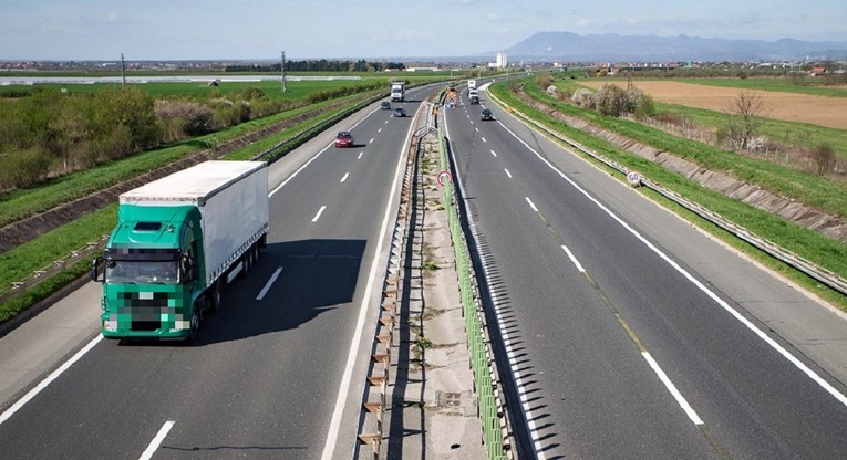 Policajci zaustavili kamion na A1, vlasniku i vozaču prijete kazne i do 190.000 kuna