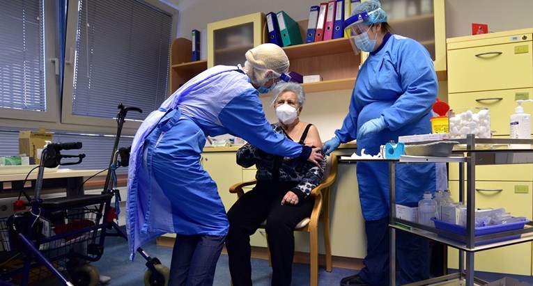 Slovenija traži ljude da se cijepe, ukidaju besplatne testove