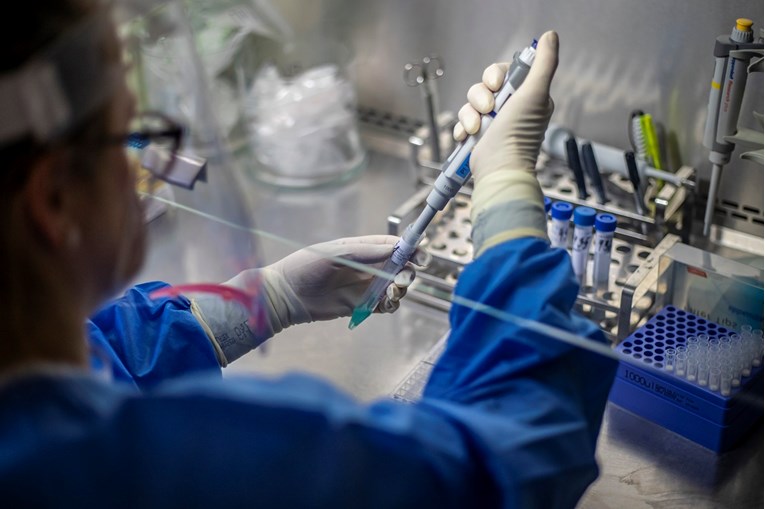 Umro volonter u testiranju Oxfordovog cjepiva: "Umrli nije bio cijepljen"