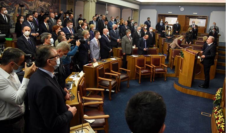 Crnogorska vlada dijeli siromašnima ulje i ograničava cijenu kruha