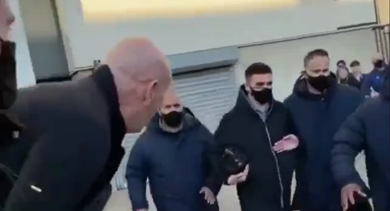Pogledajte kako je navijač pogodio Dušana Tadića kovanicom u glavu