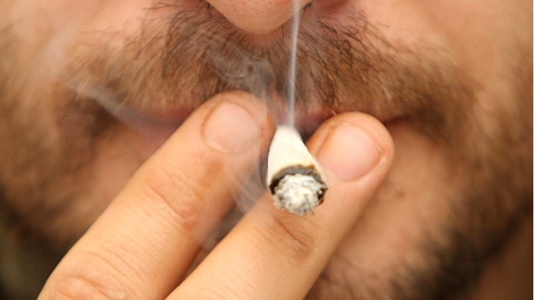 U Zadru pušio joint na ulici, mora platiti 5000 kuna kazne