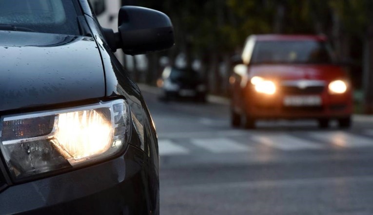 Vozači, oprez! Od idućeg tjedna obavezna kratka svjetla danju, kazne nisu male