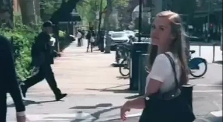Fotkala se na odmoru, a tek kad je došla kući je shvatila tko je s njom na fotki