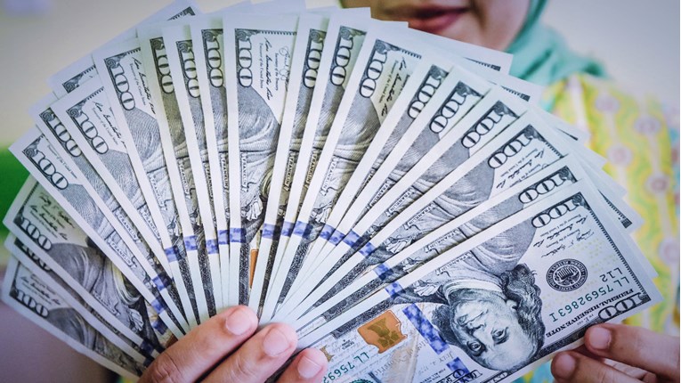 Dolar blizu najnižih razina u dvije i pol godine