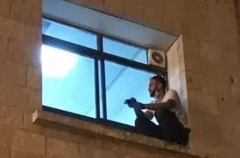 Penjao se na prozor bolnice da bi pazio na majku sve do njene smrti od covida-19