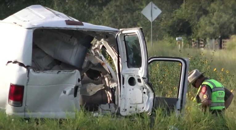 VIDEO U Teksasu se prevrnuo kombi s migrantima, poginulo deset ljudi