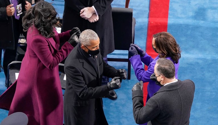 Tviteraše oduševio neočekivan pozdrav Michelle Obame i Kamale Harris