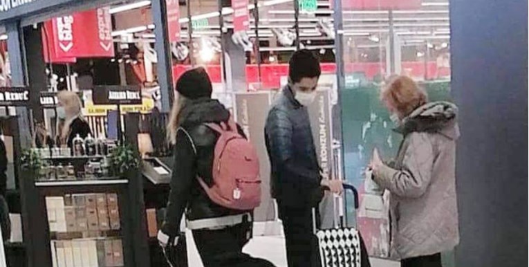 Ljudi se čude fotki iz hrvatskog trgovačkog centra: "Bit će da je oklada..."