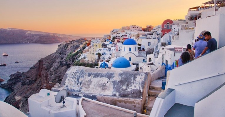 Grci se žale na srpske turiste: Unajmljuju apartmane da bi pekli paprike iz Leskovca