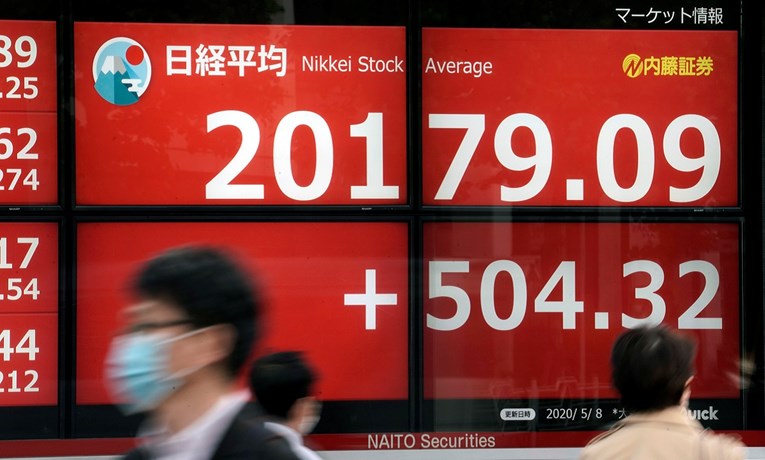 Na azijskim burzama oprez. Dolar stagnira, cijene nafte pale