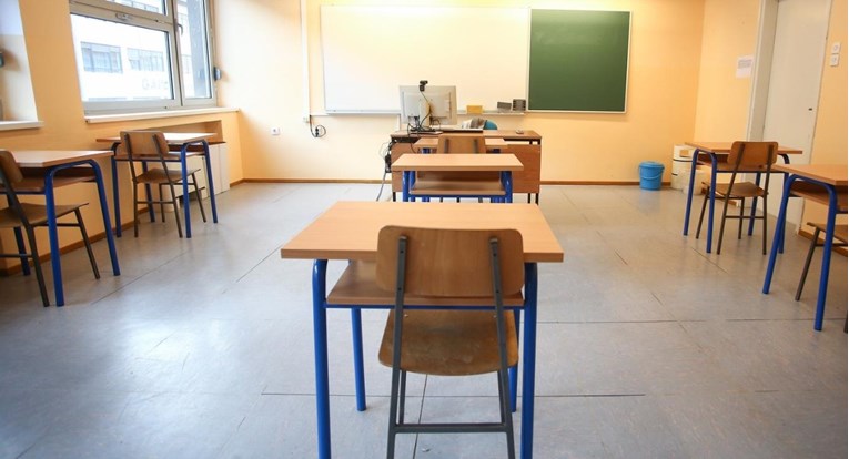 Srpski pučki pravobranitelj traži povlačenje udžbenika koji negira hrvatski jezik