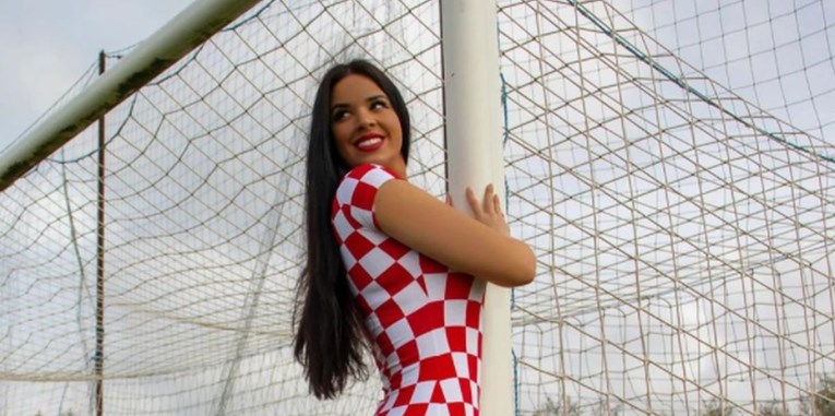 Ivana Knoll u kockastom badiću poručila: Danas će se Česi češkati po glavi
