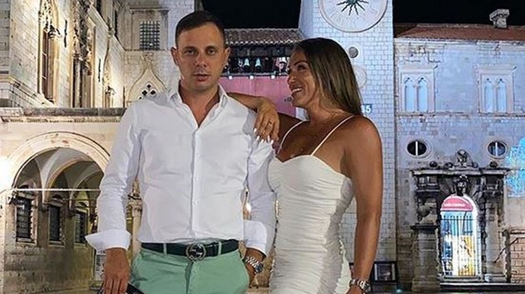 Hana Hadžiavdagić pozirala s mužem na Stradunu, pažnju ukrala njegova torbica