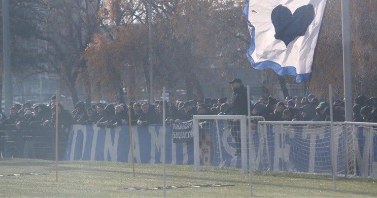 VIDEO Stotine Boysa došle na trening Dinama i pokazale što misle pred derbi