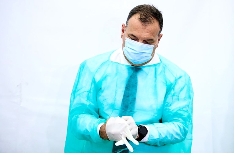 Neki ne mogu do covid-potvrde jer su cijepljeni izvan Hrvatske. Evo što kaže Beroš
