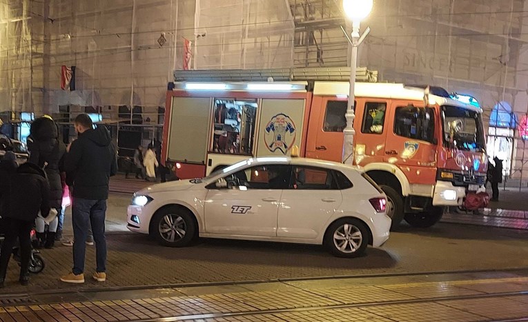 FOTO Na Trgu bana Jelačića u Zagrebu izbio manji požar