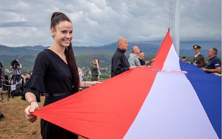Srpski mediji: Jelićka opet provocira. Živjela kod Srpkinje, a sad slavi Oluju