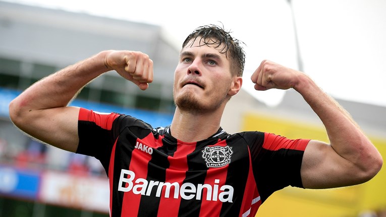 Bayer zabio sedam komada, Schick četverostruki strijelac