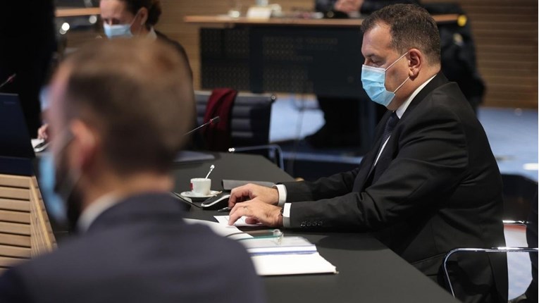 Beroš: Imamo pad novozaraženih, ali i dalje nema popuštanja