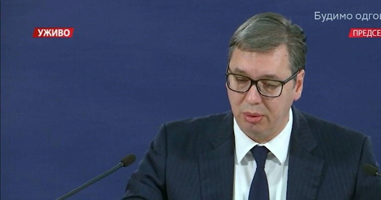 Vučić držao presicu, a onda se ekran zacrnio. Mladić: Iščupao sam im kablove