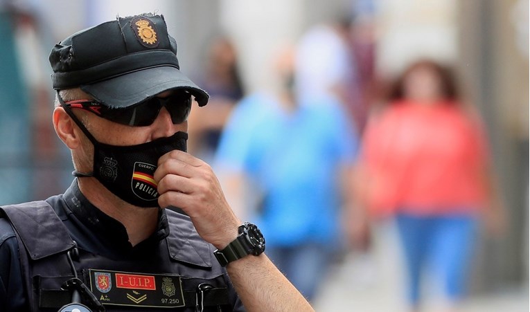 Španjolci će opet morati nositi maske na otvorenom